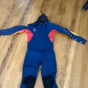 VISSLA Navy Wetsuit with Red and Orange Accents